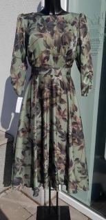 Šaty olivové se vzorem listů a květin s kolovou sukní