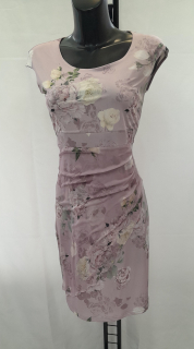 Šaty s překladem starorůžové květinový barevný vzor