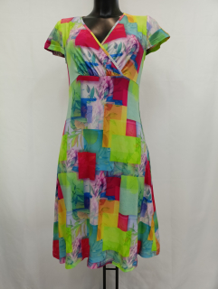 Dámské šaty s překříženým výstřihem do ´V´ barevné kostky